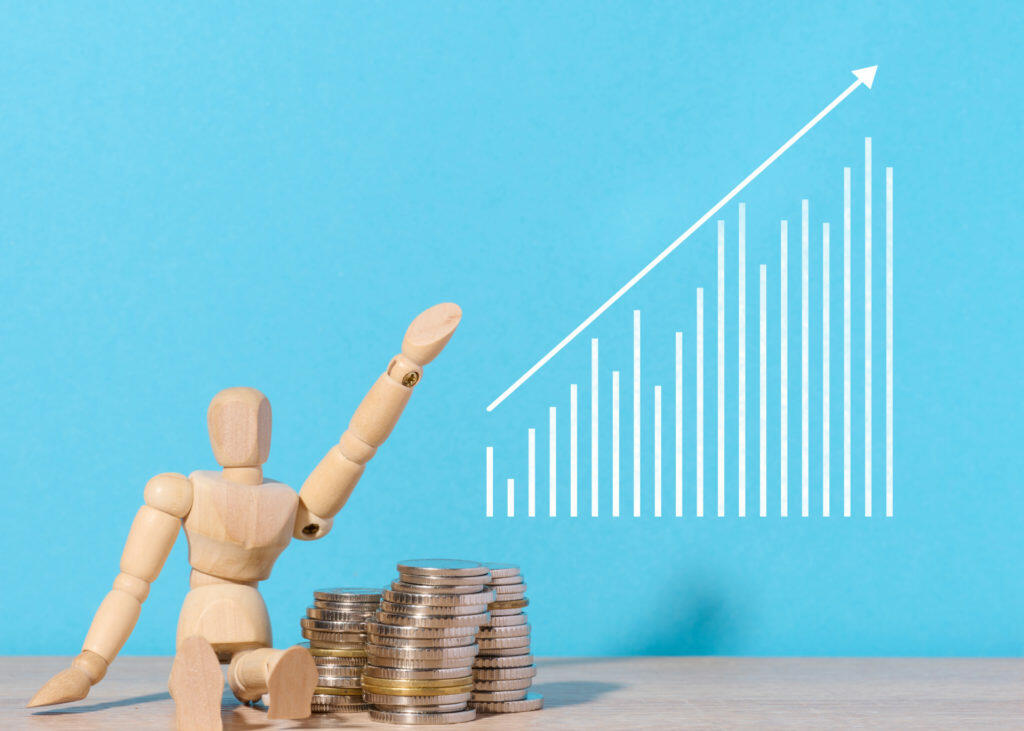 wooden mannequin and graph 1374603 1 wooden mannequin and graph 1374603 1